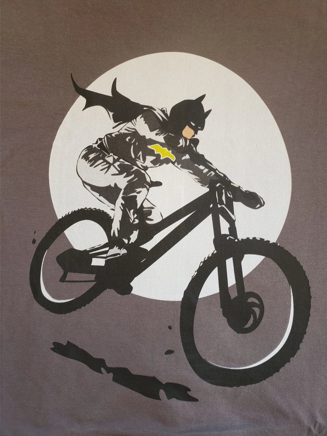 Bringing the Trail to the Office: Embrace the Coolness of Mountain Bike T-Shirts - Geeks'n'Gears